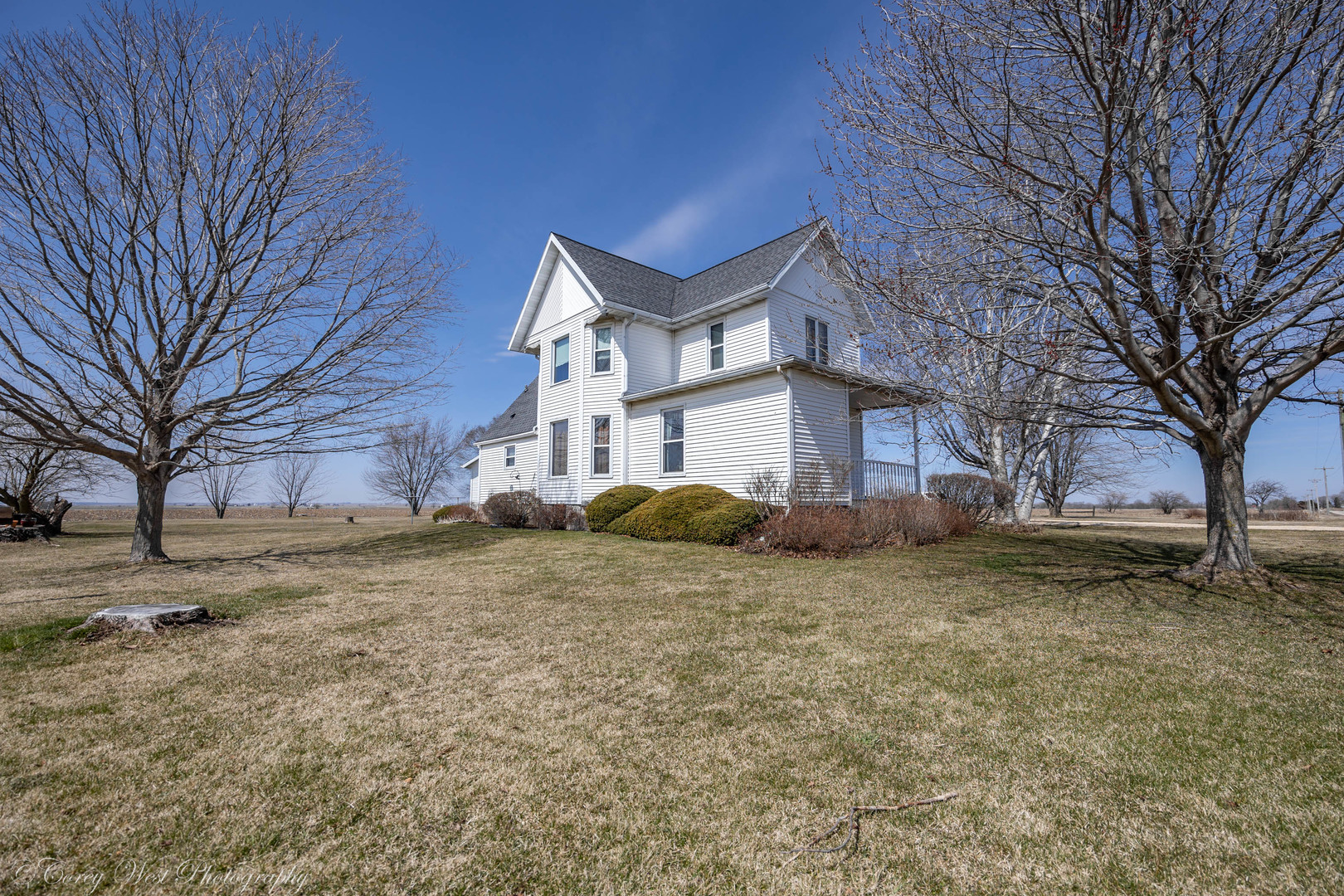 1137 Fisk Road Compton, IL 61318 - Photo 2 of 50 a front view of a house with a yard