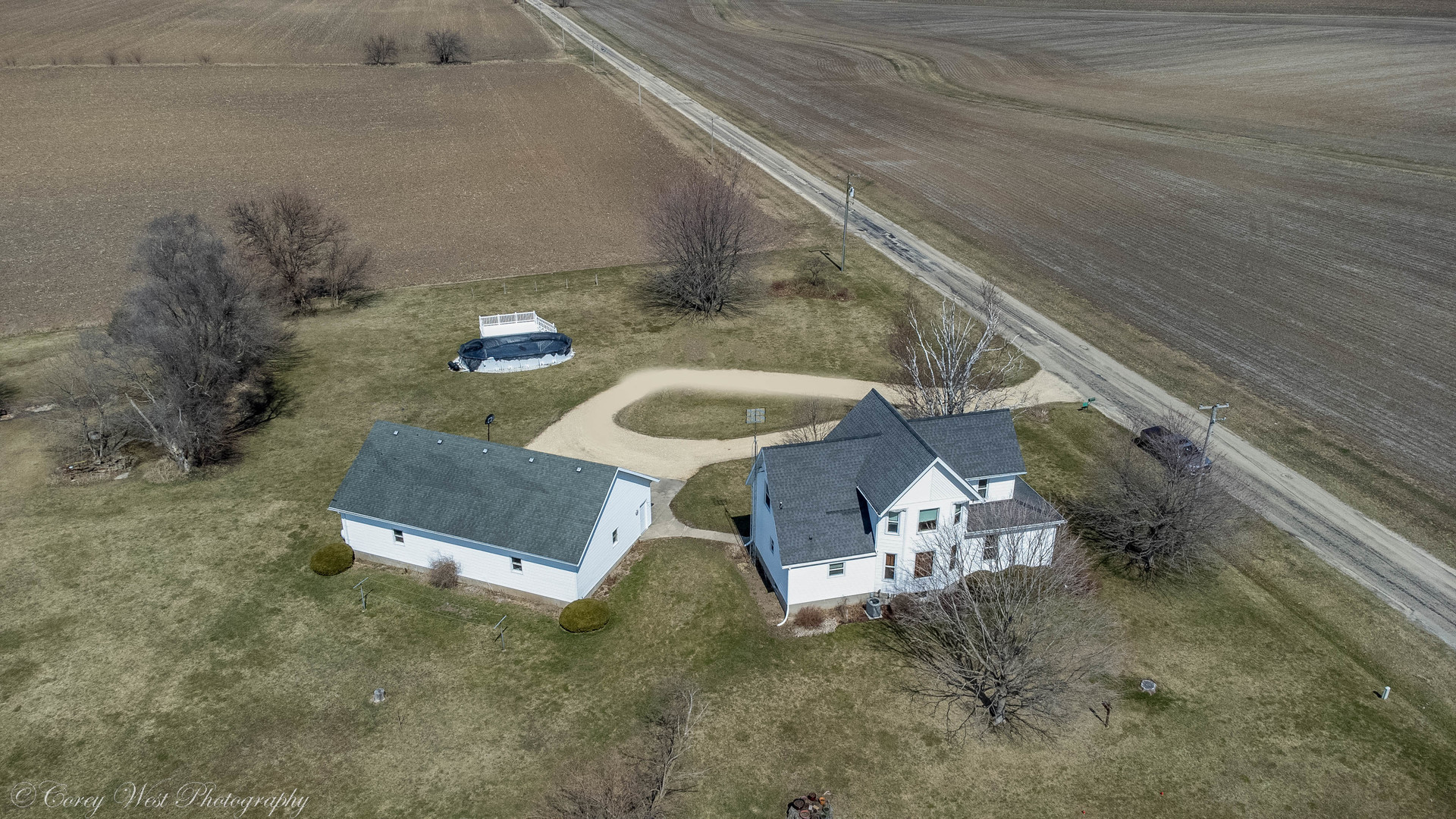 1137 Fisk Road Compton, IL 61318 - Photo 6 of 50 a view of a chairs and table in backyard