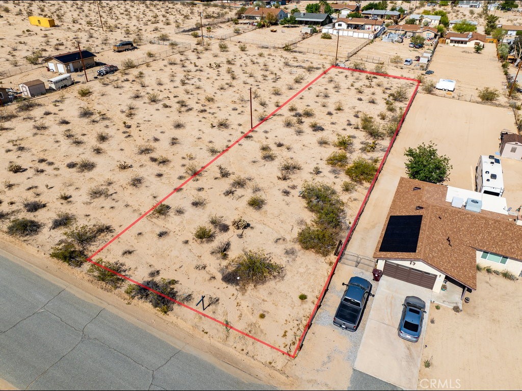6378 Canyon Road Twentynine Palms, CA 92277 - Photo 5 of 17 walk in view of building