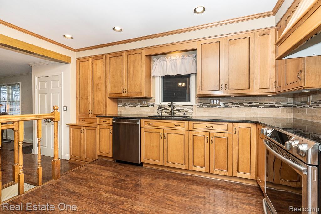 354 Reitman Court Rochester Hills, MI 48307 - Photo 9 of 46 Gallery Image 9