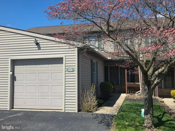 $255,900 | 109 Oak Crossing, Unit 109, Dallastown, PA 17313