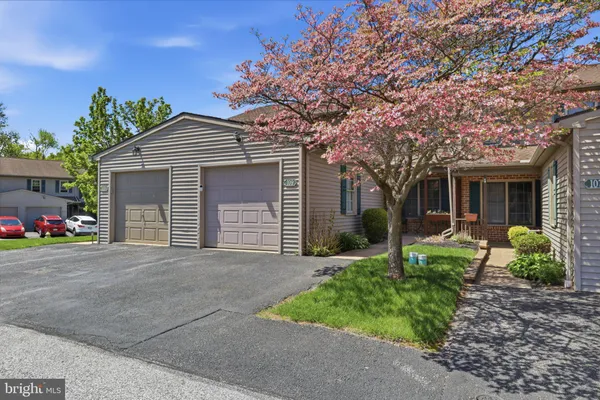 $225,900 | 109 Oak Crossing, Unit 109, Dallastown, PA 17313
