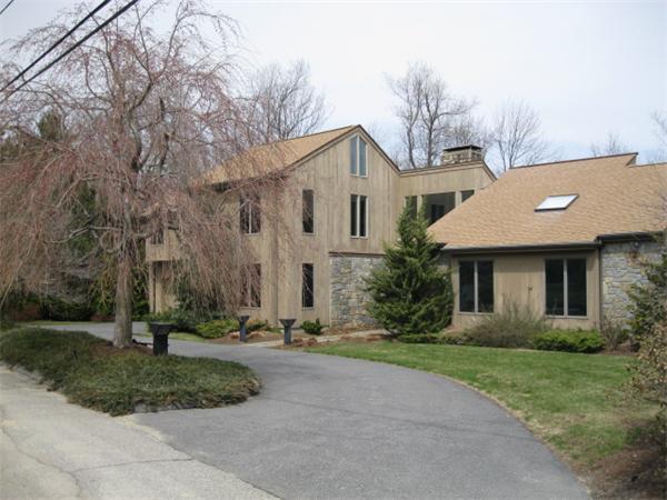 38 Oak Hill Road Worcester, MA 01609 - Photo 1 of 1 Gallery Image 1