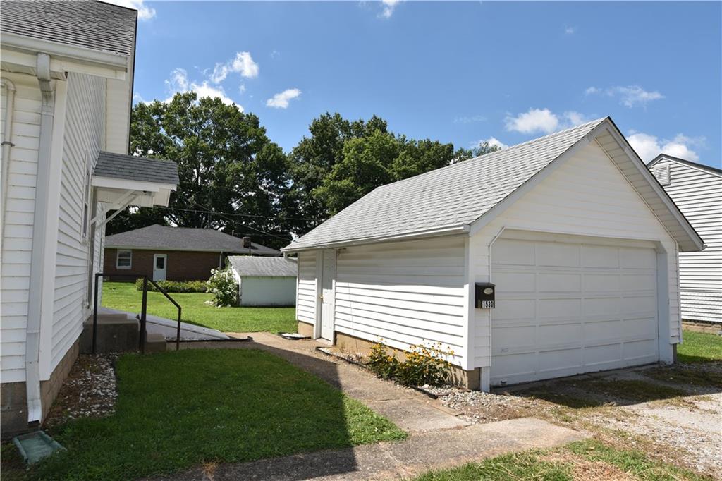 1530 McClure Road Columbus, IN 47201 - Photo 3 of 27 Gallery Image 3