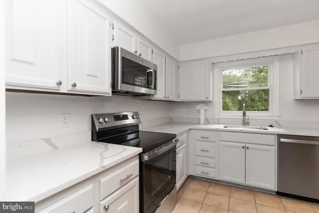 $2,800 | 14010 Daleshire Way, Unit 1, Burtonsville, MD 20866