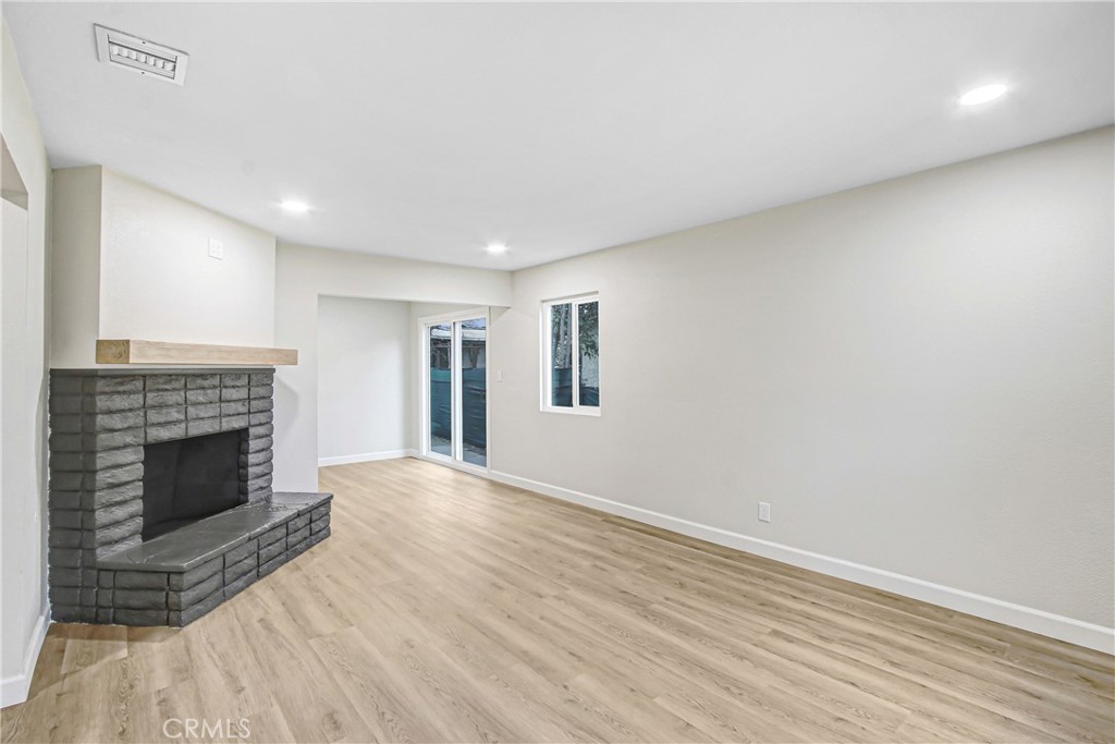 2571 12th Street Riverside, CA 92507 - Photo 4 of 19