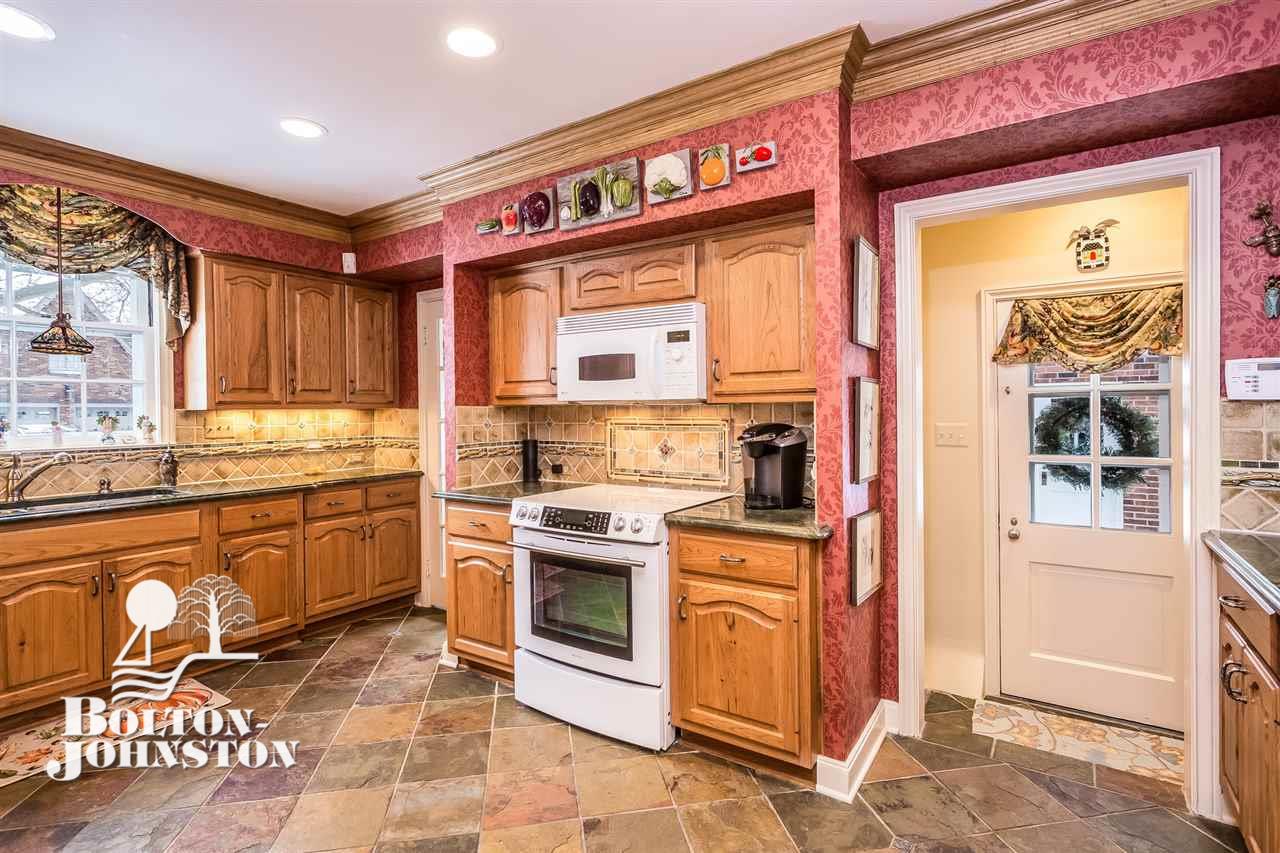 1103 Devonshire Road Grosse Pointe Park, MI 48230 - Photo 15 of 61