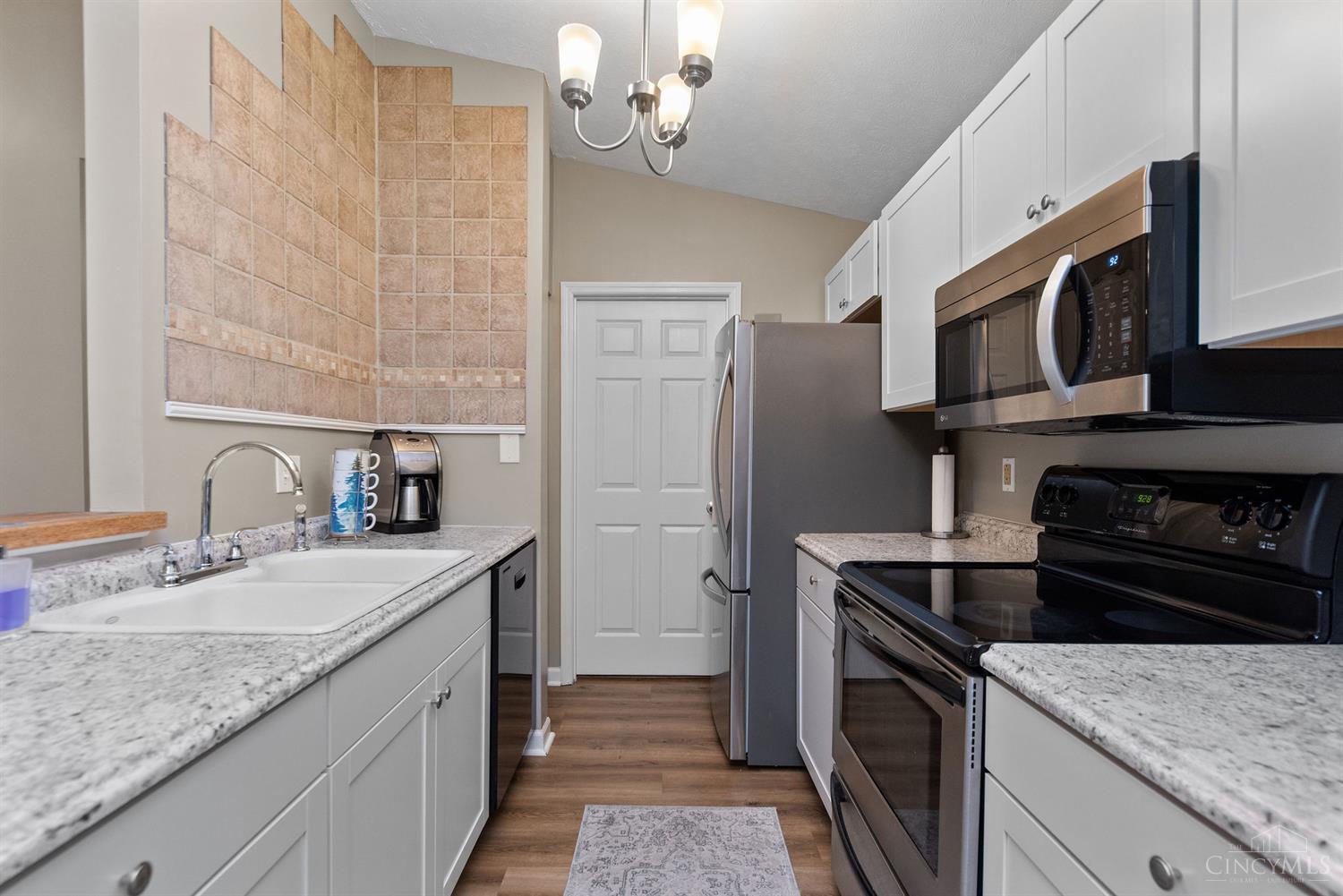 7390 Ridgepoint Drive, Unit 11 Cincinnati, OH 45230 - Photo 8 of 22 Gallery Image 8