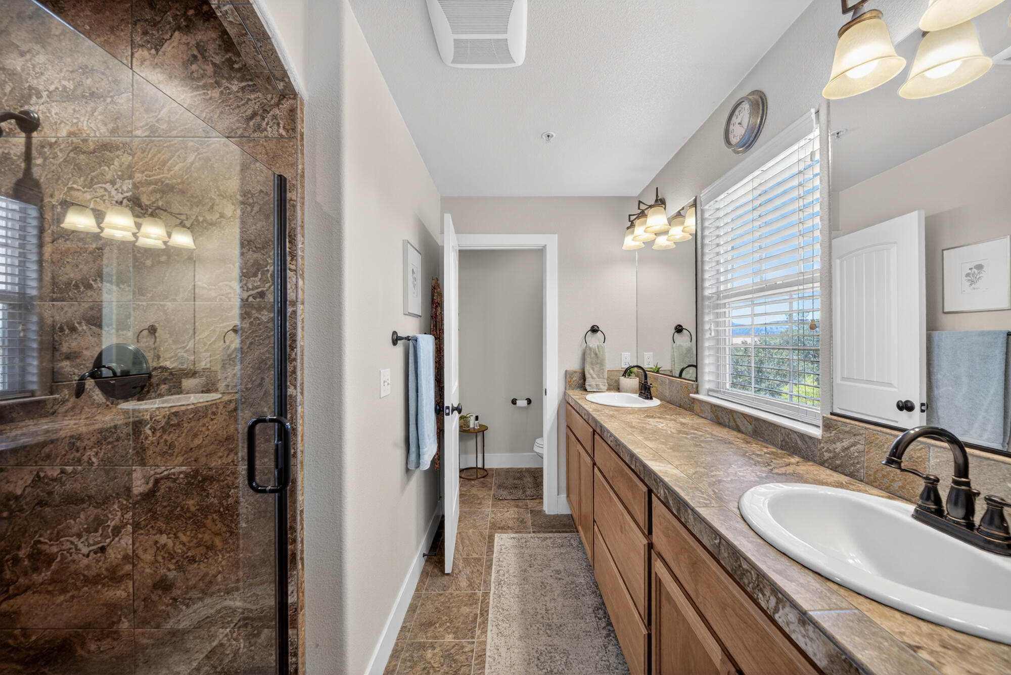 5556 Diamond Ridge Drive Redding, CA 96003 - Photo 16 of 39 5556 Diamond Ridge Drive-10