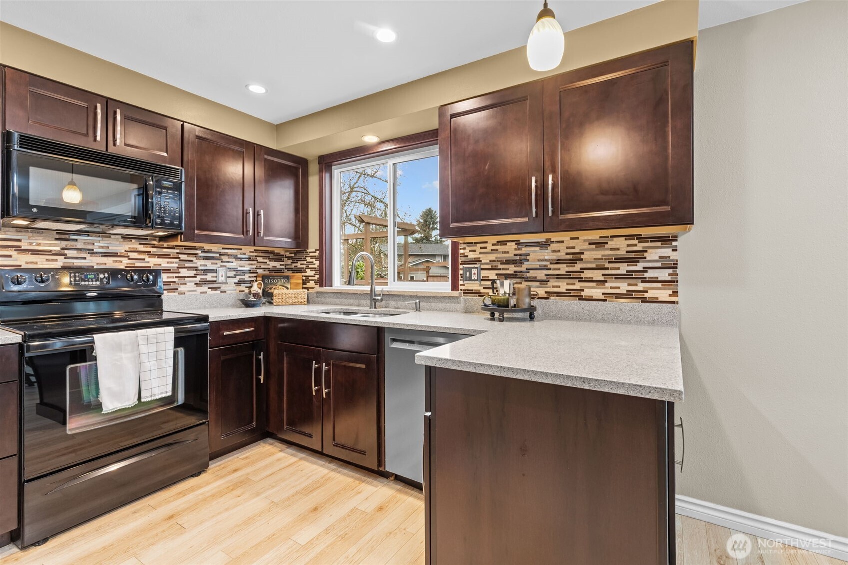 624 217th Street Southwest Bothell, WA 98021 - Photo 10 of 40