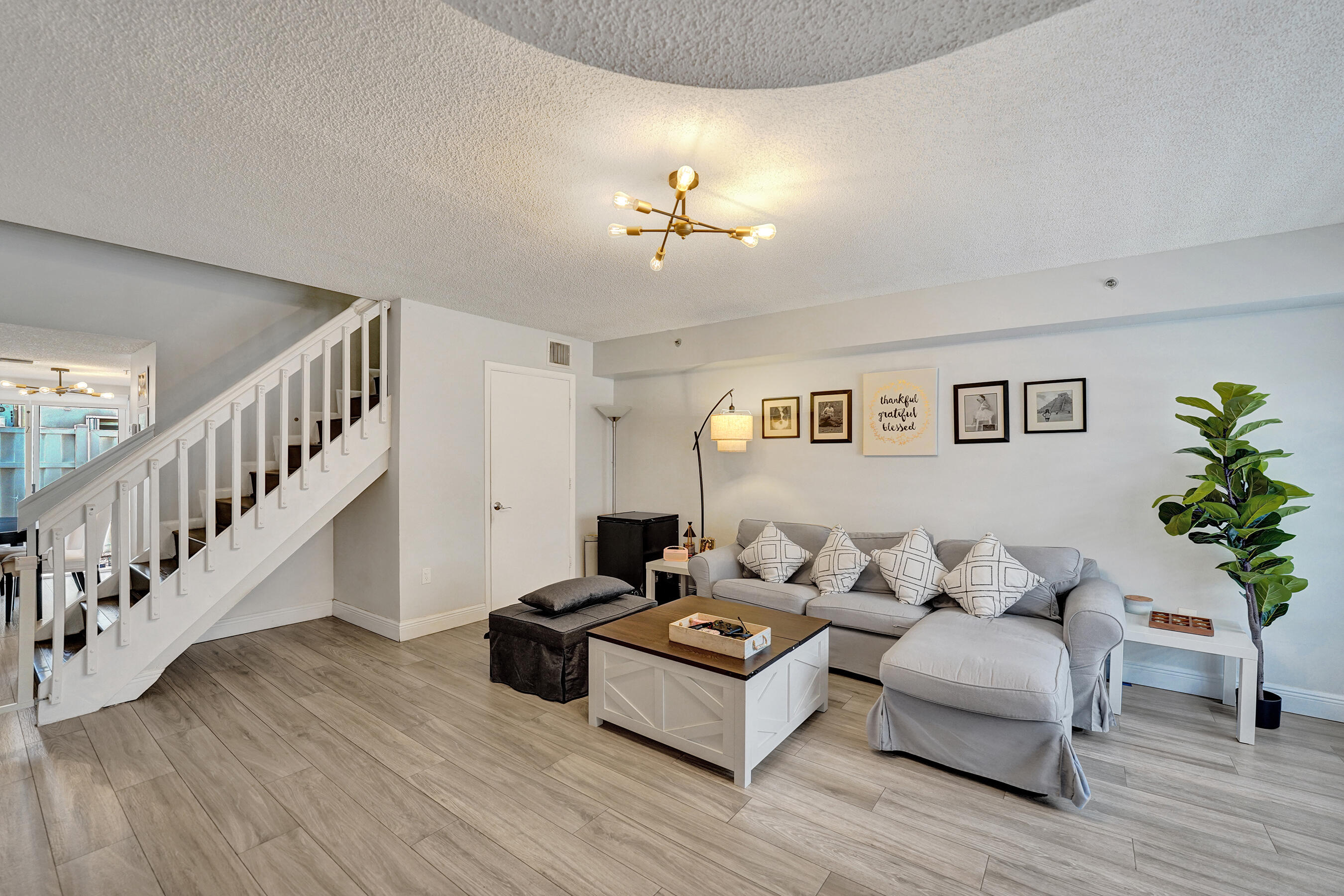 173 Riviera Circle Weston, FL 33326 - Photo 2 of 41 DSC01358