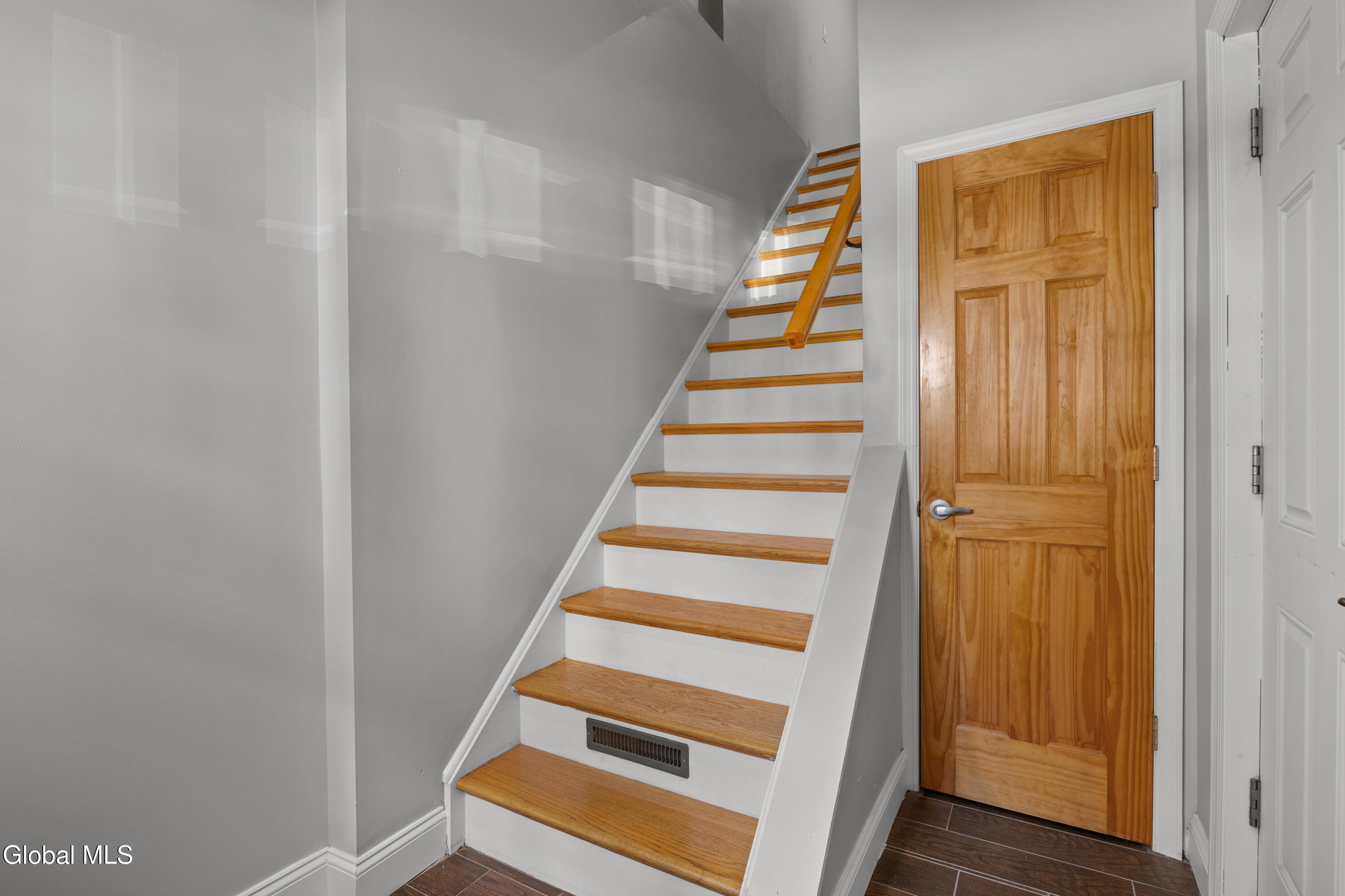 14 Spring Street Albany, NY 12210 - Photo 10 of 37 8