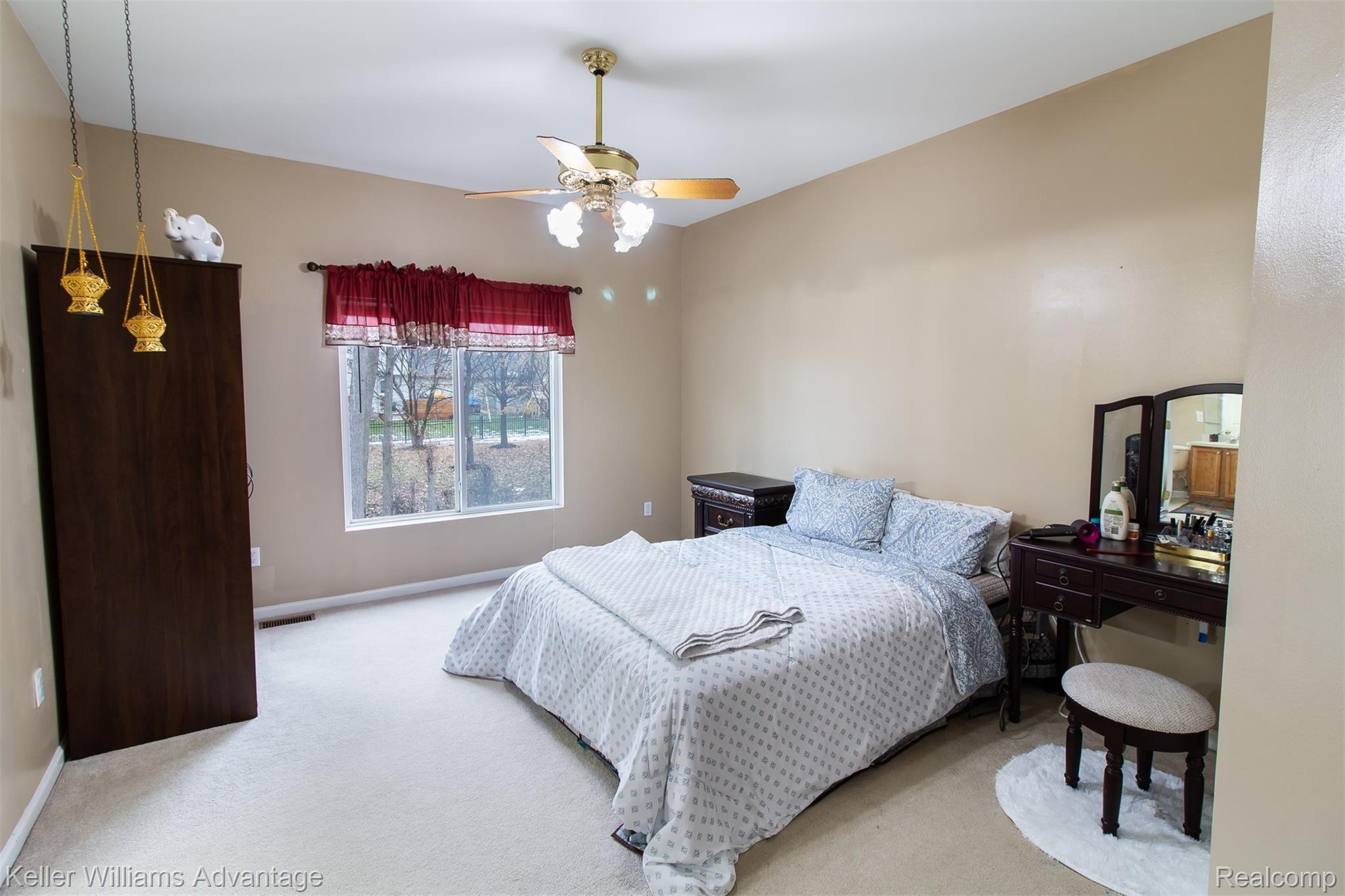 2052 Lagoon Drive Rochester, MI 48309 - Photo 5 of 32 LagoonDr_2052_MasterBed_01.jpg