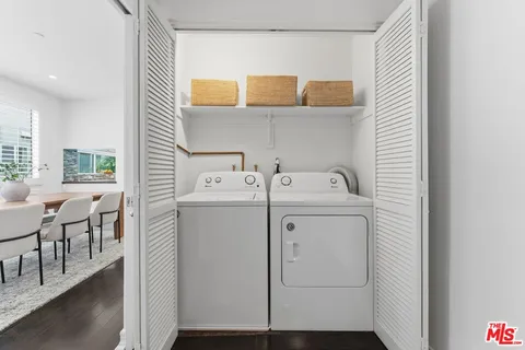 $1,195,000 | 1927 Glendon Avenue, Unit 202, Los Angeles, CA 90025