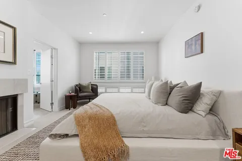 $1,195,000 | 1927 Glendon Avenue, Unit 202, Los Angeles, CA 90025