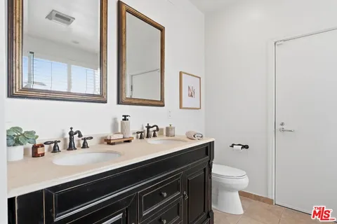 $1,195,000 | 1927 Glendon Avenue, Unit 202, Los Angeles, CA 90025