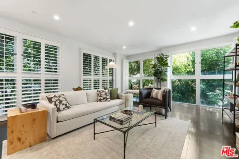 $1,195,000 | 1927 Glendon Avenue, Unit 202, Los Angeles, CA 90025