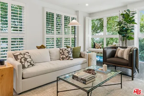 $1,195,000 | 1927 Glendon Avenue, Unit 202, Los Angeles, CA 90025