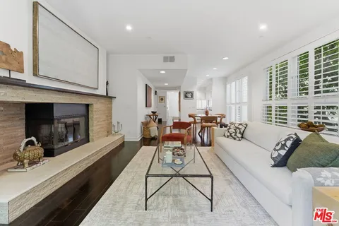 $1,195,000 | 1927 Glendon Avenue, Unit 202, Los Angeles, CA 90025