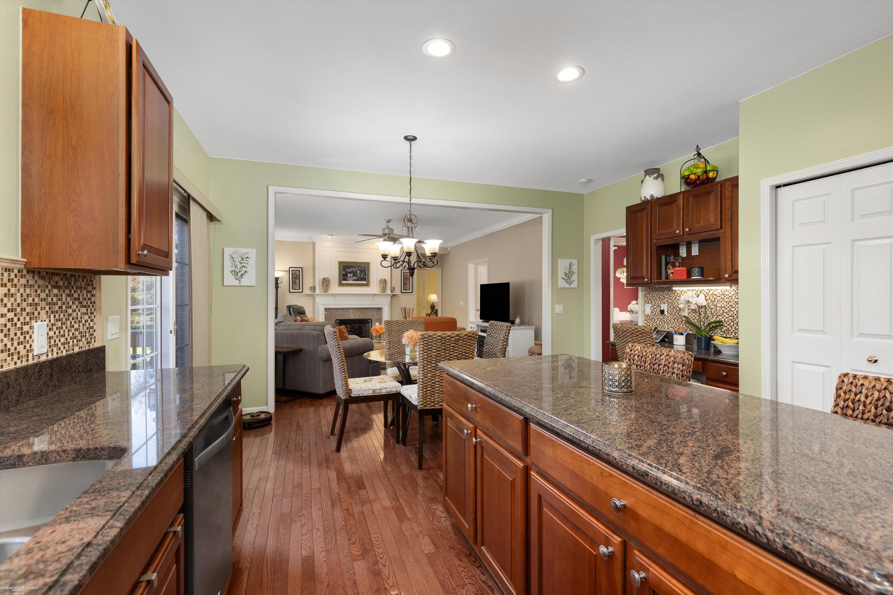 559 Bedlington Drive Rochester, MI 48307 - Photo 16 of 52 50193777-1fd42cc3-2839-4355-9381-fcea3672436b.JPG