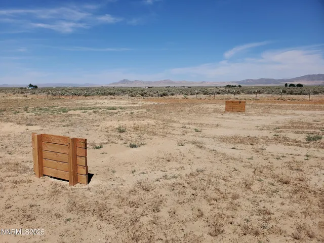 a very nice looking room with a chair