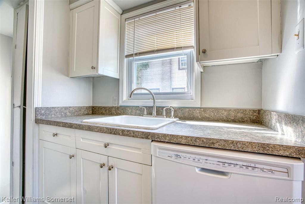 16935 West Twelve Road Southfield, MI 48076 - Photo 8 of 23