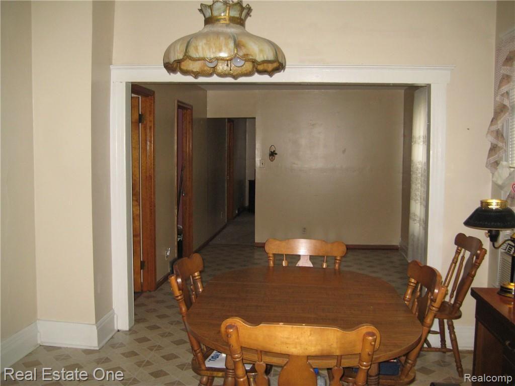 81 Batavia Street River Rouge, MI 48218 - Photo 17 of 27 IMG_4583.JPG