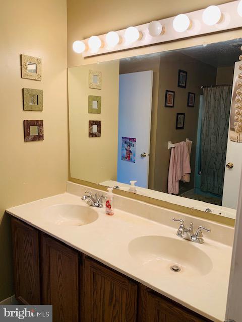 34 Ruth Road Brookhaven, PA 19015 - Photo 18 of 31 Second floor bathroom