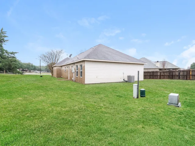 $1,660 | 13541 Lake Breeze Lane, Willis, TX 77318