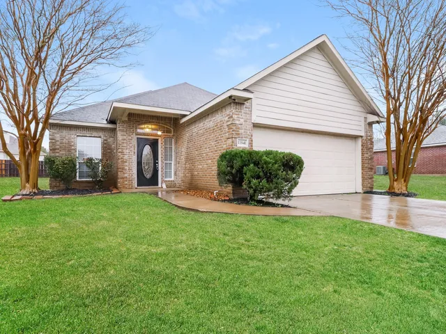 $1,660 | 13541 Lake Breeze Lane, Willis, TX 77318
