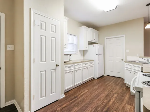 $1,660 | 13541 Lake Breeze Lane, Willis, TX 77318