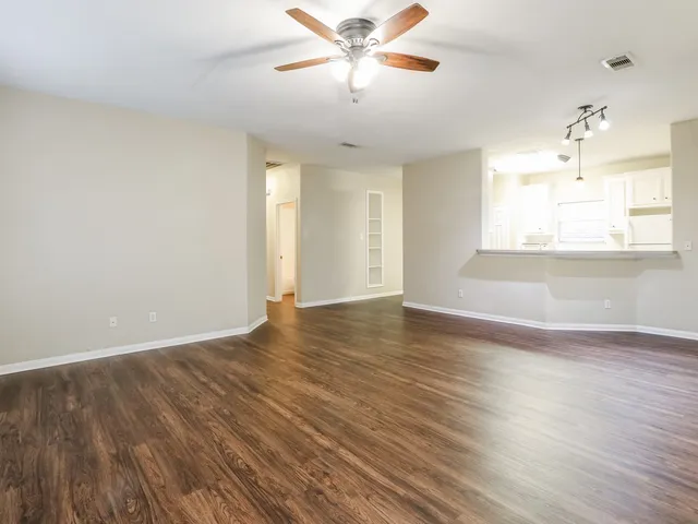 $1,660 | 13541 Lake Breeze Lane, Willis, TX 77318