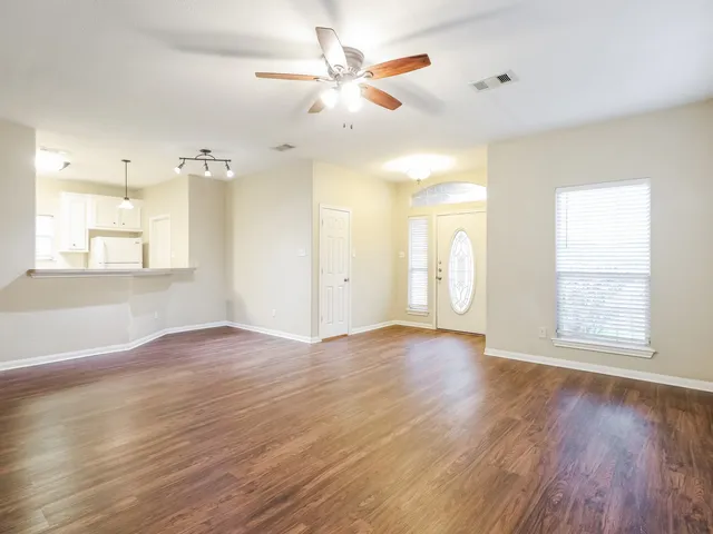 $1,660 | 13541 Lake Breeze Lane, Willis, TX 77318