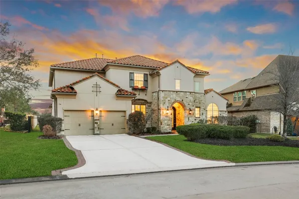 $1,249,990 | 19 Brittany Rose Place, The Woodlands, TX 77375
