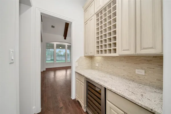 $1,249,990 | 19 Brittany Rose Place, The Woodlands, TX 77375