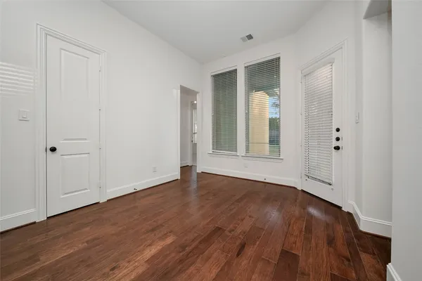 $1,249,990 | 19 Brittany Rose Place, The Woodlands, TX 77375