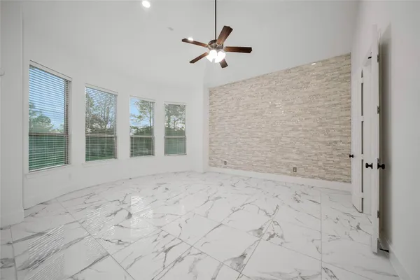 $1,249,990 | 19 Brittany Rose Place, The Woodlands, TX 77375