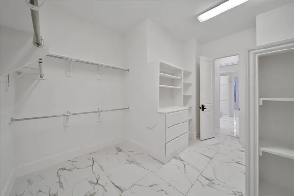 $1,249,990 | 19 Brittany Rose Place, The Woodlands, TX 77375