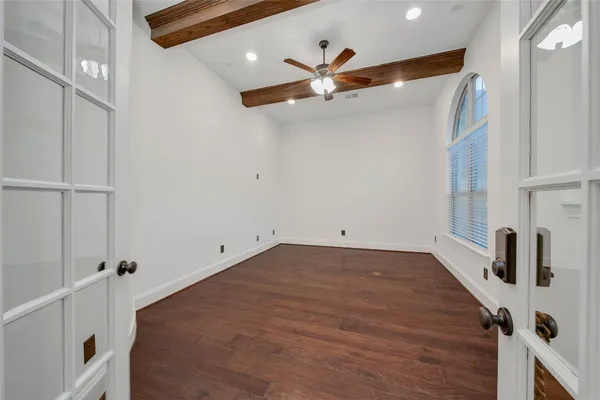 $1,249,990 | 19 Brittany Rose Place, The Woodlands, TX 77375