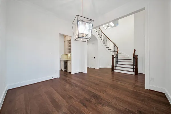 $1,249,990 | 19 Brittany Rose Place, The Woodlands, TX 77375
