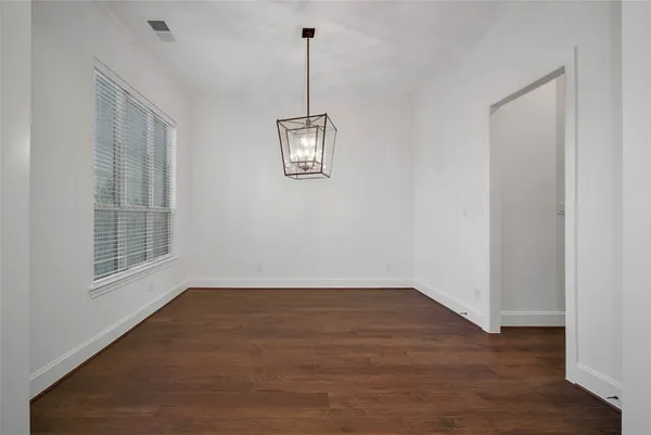 $1,249,990 | 19 Brittany Rose Place, The Woodlands, TX 77375