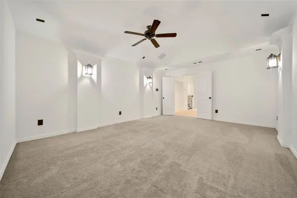 $1,249,990 | 19 Brittany Rose Place, The Woodlands, TX 77375