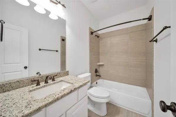 $1,249,990 | 19 Brittany Rose Place, The Woodlands, TX 77375