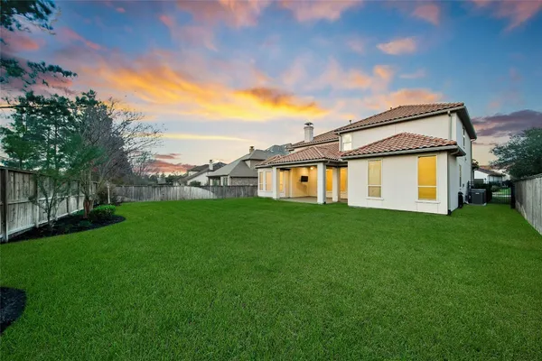 $1,249,990 | 19 Brittany Rose Place, The Woodlands, TX 77375