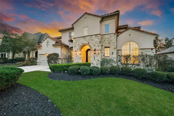 $1,249,990 | 19 Brittany Rose Place, The Woodlands, TX 77375