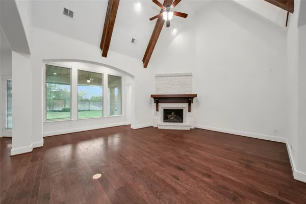 $1,249,990 | 19 Brittany Rose Place, The Woodlands, TX 77375