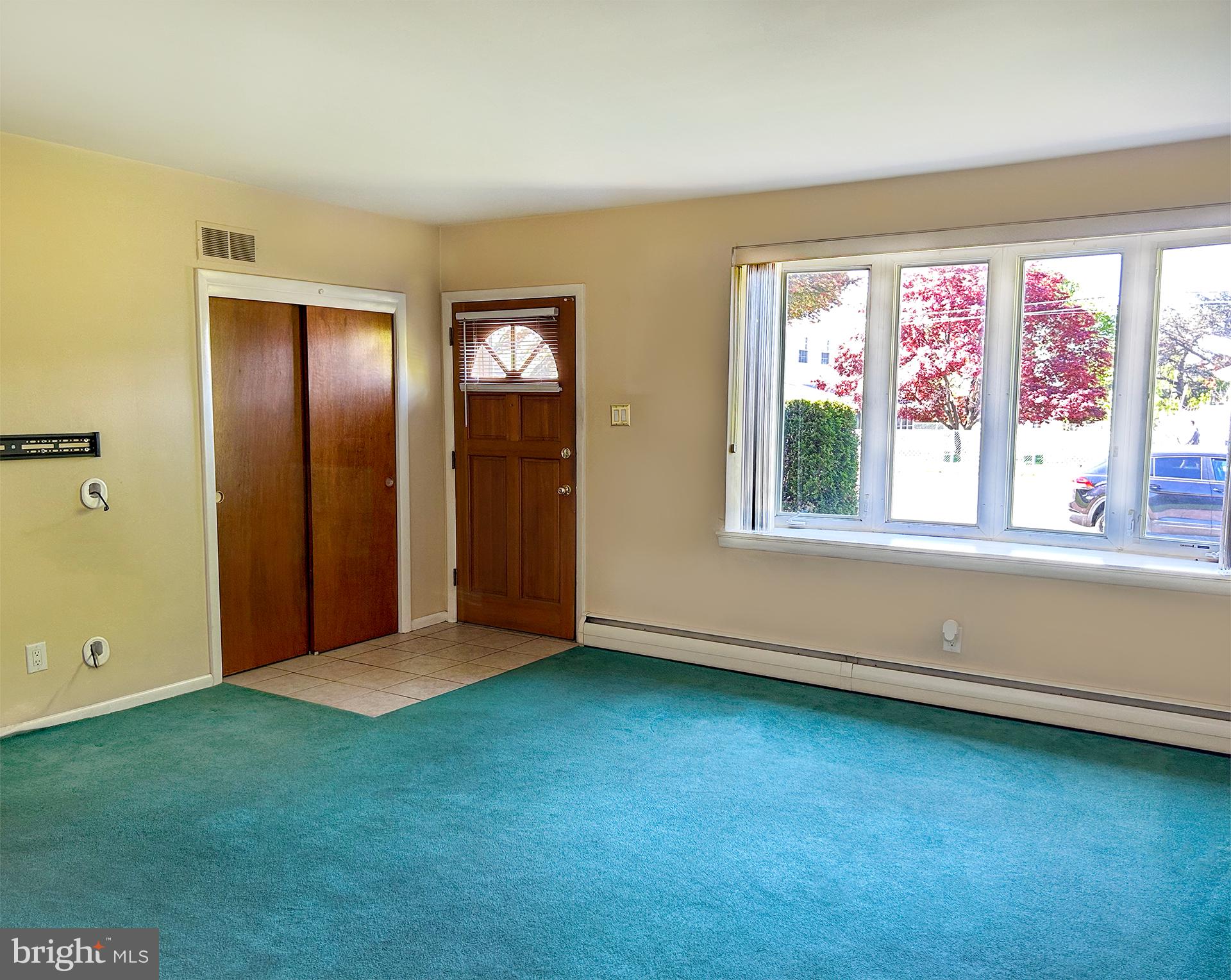 2125 Lott Avenue Philadelphia, PA 19115 - Photo 9 of 21 Bright and inviting entryway space.