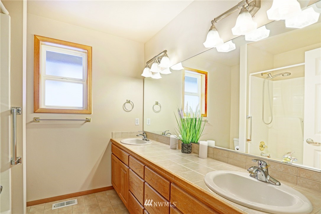 24221 18th Place West Bothell, WA 98021 - Photo 14 of 22