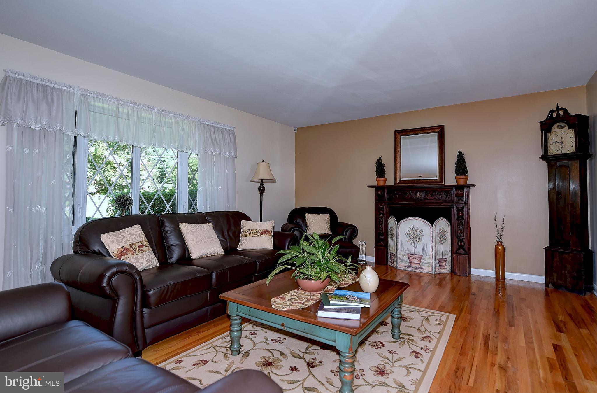8013 Babikow Road Baltimore, MD 21237 - Photo 4 of 30 Living Room