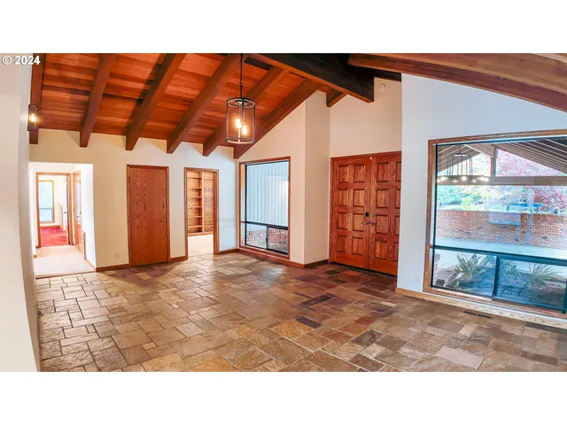 $1,870,000 | 1081 Umpqua College Road, Roseburg, OR 97470